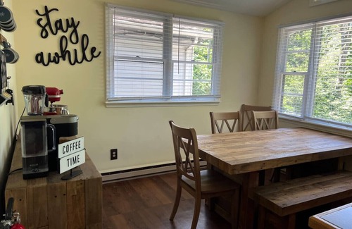 Linden Apartment | Skyland Hideaway Relaxing Cabin w/Hot Tub, Deck, Grill, & Fire table