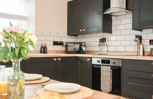 Looe House | SKYLARKS, pet friendly, character holiday cottage in Looe