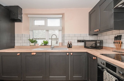 Looe House | SKYLARKS, pet friendly, character holiday cottage in Looe