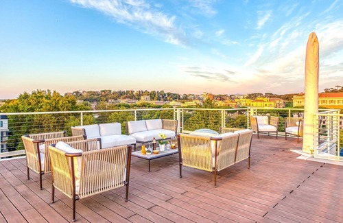 Vatican Villa | Skylife Apartment Blush