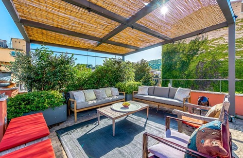 Trastevere Villa | Skylife Rainbow Retreat