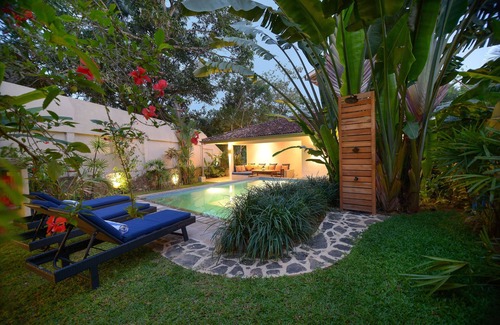 Unawatuna Villa | Skylight House - an airy private oasis 5 minutes to the beach!
