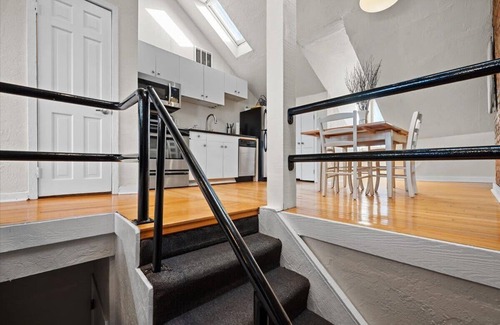 Mount Washington Apartment | Skyline at Your Door - Studio with a View