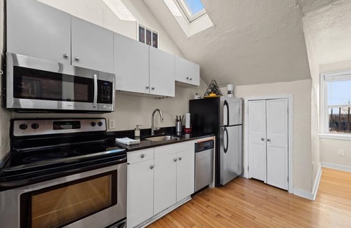 Mount Washington Apartment | Skyline at Your Door - Studio with a View