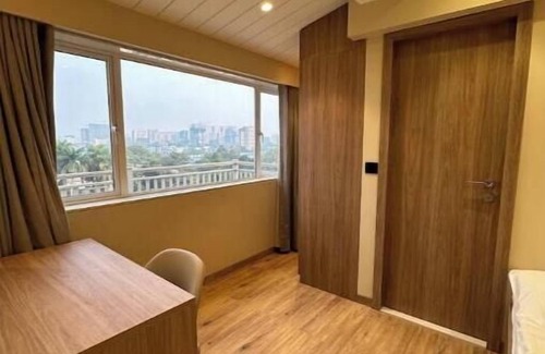 Khar Apartment | Skyline C : A Cozy Apartment