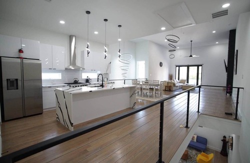 Oak Cliff Villa | Skyline Gem Penthouse Loft Dallas