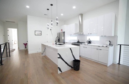 Oak Cliff Villa | Skyline Gem Penthouse Loft Dallas