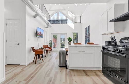 Front Park Apartment | Skyline Loft: Downtown Buffalo