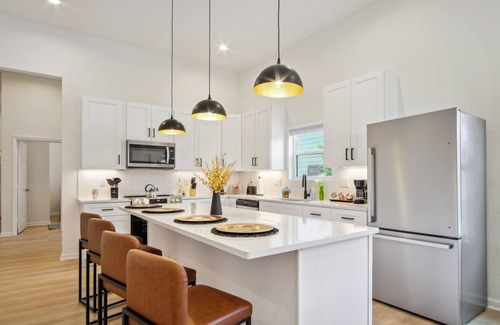 Near East Side Apartment | Skyline Retreat 3BR-3BA w/Stunning Views Near DT