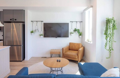 Berkeley House | Skyline Retreat, Berkley, Sunnyside Views, 30 Day Family