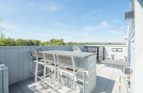 Berkeley House | Skyline Retreat, Berkley, Sunnyside Views, 30 Day Family