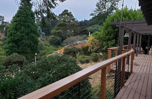 Skyline-Hillcrest Estates House | Skyline Retreat with Spectacular Bay Views