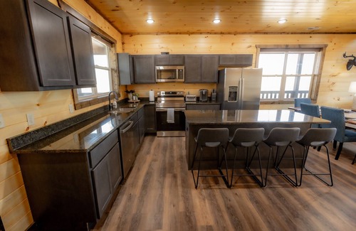 Sevierville Cabin | Skyline Ridge Cabin 4 Br Decks w Views Gatlinburg Pigeon Forge Sevierville