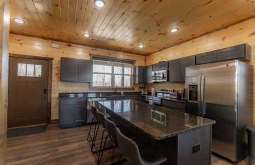 Sevierville Cabin | Skyline Ridge Cabin 4 Br Decks w Views Gatlinburg Pigeon Forge Sevierville