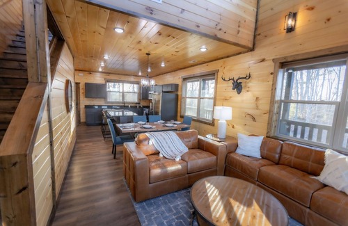 Sevierville Cabin | Skyline Ridge Cabin 4 Br Decks w Views Gatlinburg Pigeon Forge Sevierville