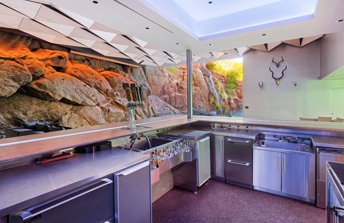 Red Rock North House | Skyline Sanctuary: Where Mountain Majesty Meets Sculptural Luxury