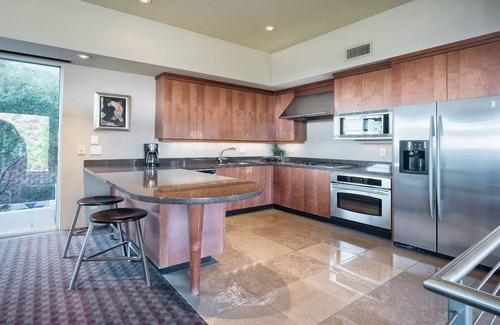 Red Rock North House | Skyline Sanctuary: Where Mountain Majesty Meets Sculptural Luxury