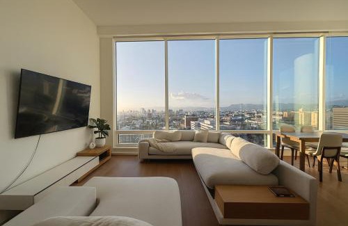 Downtown Los Angeles Apartment | Skyline Serenity Penthouse