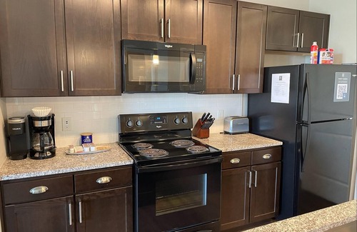 Downtown Columbus Apartment | Skyline View 2BR w/Balcony + Free Parking + W/D!