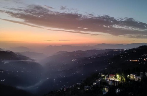 Shimla Apartment | Skyline View mountain Home