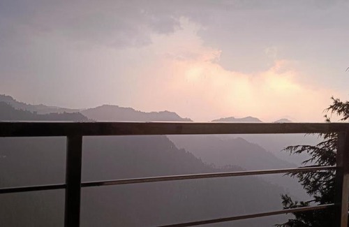 Shimla Apartment | Skyline View mountain Home