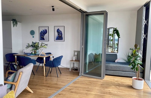 London Borough of Hounslow Apartment | Skyline Views, Boutique 2-Bed, 2-Bath, West London Apartment