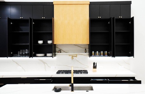 West Dallas House | SkyLuxe Five Modern 5BR/3.5BA Rooftop + Photo Studio with a Private Office