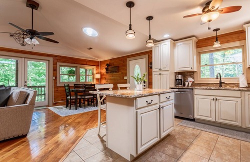 Fletcher Cabin | Skyridge Cabin | Beautiful Log Cabin with Fire Pit | Near Asheville