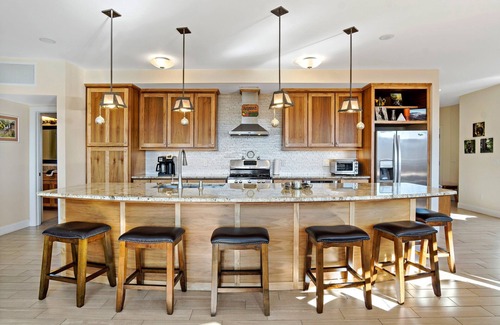 Black Mountain House | Skytop Chalet | Pet Friendly, Hot Tub & Stunning Mountain Views!