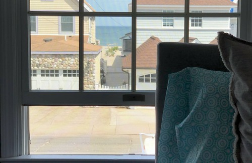 Milford House | Skytop Cottage Steps Away From Sandy Beach (Full Private Beach Access), NEW