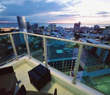 Darwin City Centre Apartment | Skyview 2 bathroom Sub-Penthouse Harbour Views