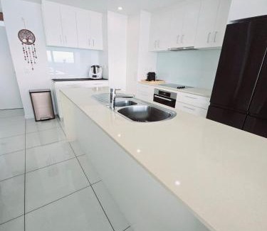 Darwin City Centre Apartment | Skyview 2 bathroom Sub-Penthouse Harbour Views