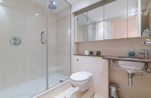 Docklands Apartment | Skyview Apartment | ExCeL Centre | O2 Arena