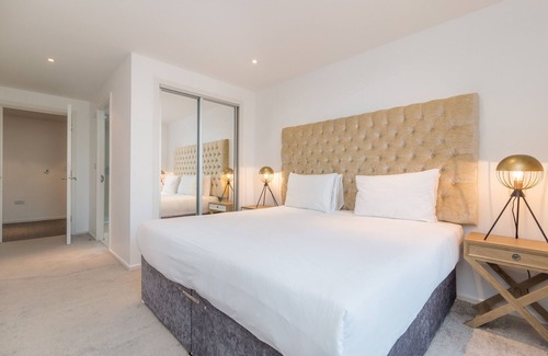 Docklands Apartment | Skyview Apartment | ExCeL Centre | O2 Arena