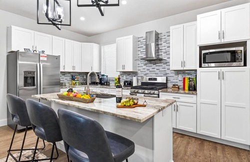 Largo Apartment | Skyview Escape | Rooftop Townhouse Near Clearwater
