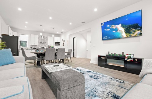 Largo House | Skyview Escape with a rooftop deck and an elevator - near Clearwater Beach
