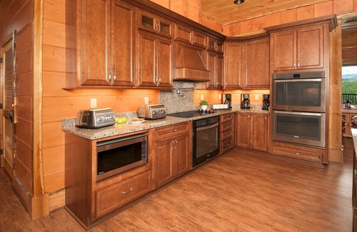 Gatlinburg - Pigeon Forge Cabin | SkyView Mansion:2025 Specials!