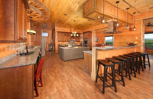 Gatlinburg - Pigeon Forge Cabin | SkyView Mansion:2025 Specials!