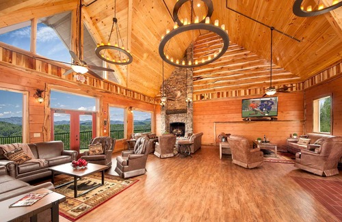 Gatlinburg - Pigeon Forge Cabin | SkyView Mansion:2025 Specials!