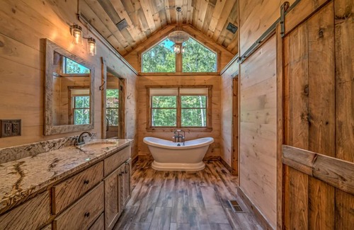 Aska Cabin | Skyview - Mountain View | Hot Tub | Outdoor Fireplace | Fire pit | Pool Table