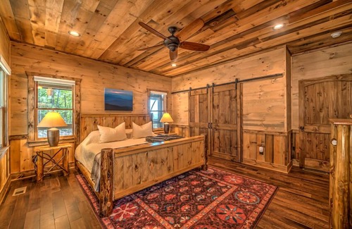 Aska Cabin | Skyview - Mountain View | Hot Tub | Outdoor Fireplace | Fire pit | Pool Table