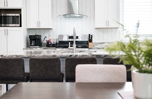 Largo House | Skyview Retreat - Luxury Townhome W/Rooftop Views