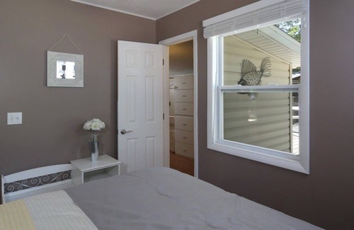 Gravois Mills House | Skywater - Darling Family Oriented 2nd Tier Home with Guest House.