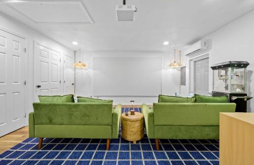 Seminole House | Slashin' Staycation Pool Putt Putt Kids Playground