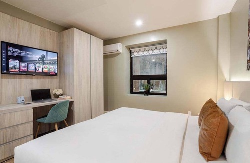 Gay Village Hotel | Slate King – Heart of Montreal