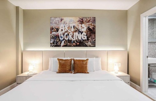 Gay Village Hotel | Slate King – Heart of Montreal