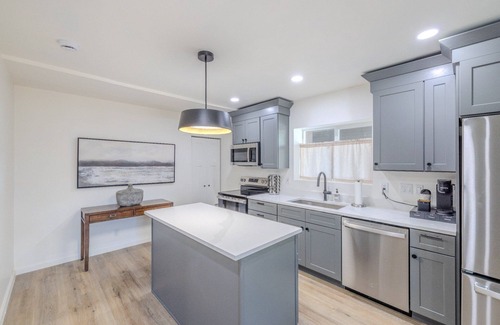 Poplar Grove Cottage | SLC Cozy Backhouse - Downtown SLC Base
