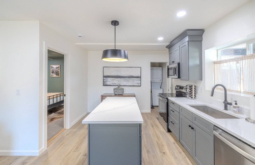 Poplar Grove Cottage | SLC Cozy Backhouse - Downtown SLC Base