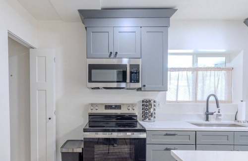 Poplar Grove Cottage | SLC Cozy Backhouse - Downtown SLC Base