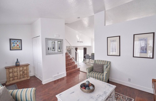 Kearns House | SLC Home close to Airport, Concerts, Ski & More (Pet friendly)